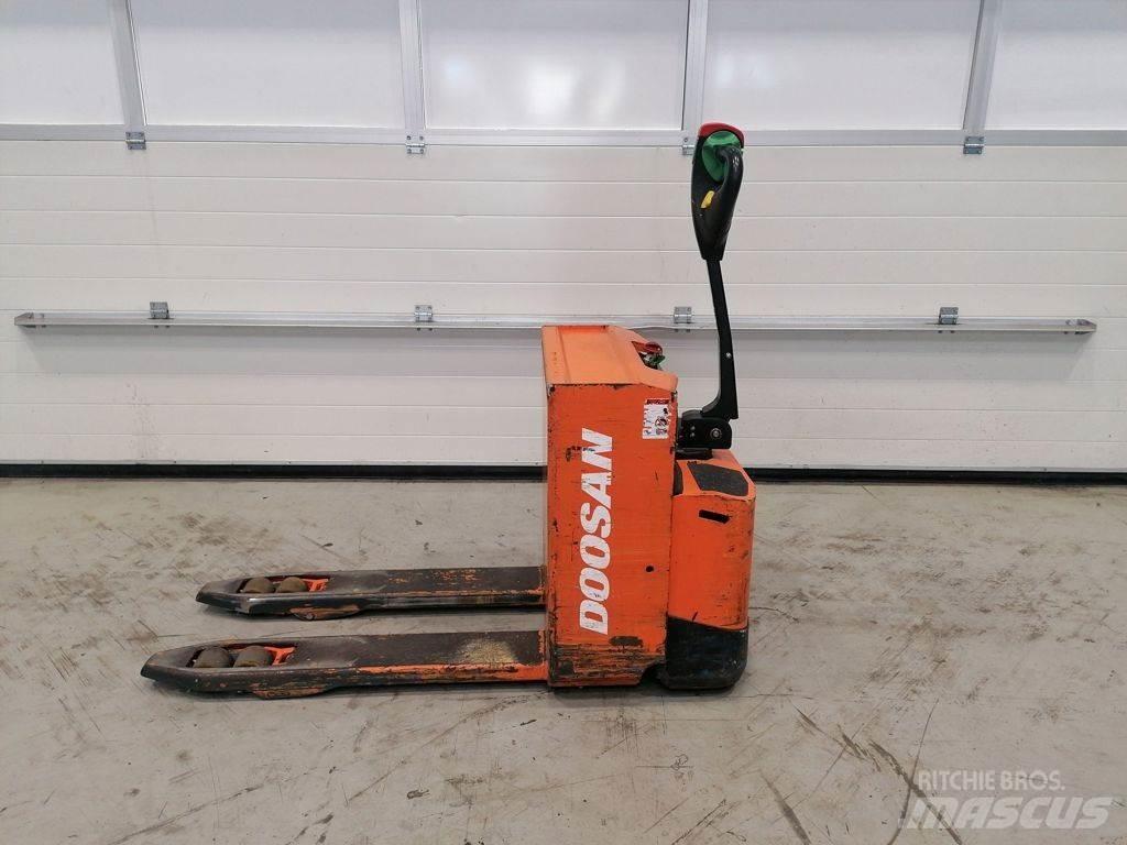 Doosan LEDH20M Niedergabelstapler