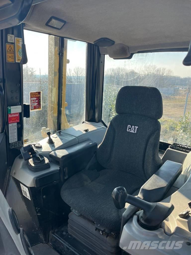 CAT D 6 N XL Bulldozer
