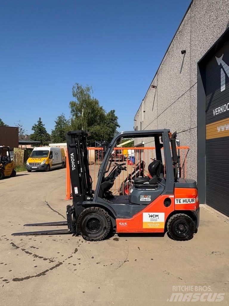 Toyota 8 FDF 25 Diesel Stapler