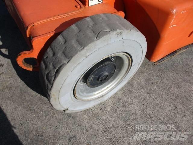 JLG E400 AJP (817) Kompakte selbstfahrende Hebebühnen