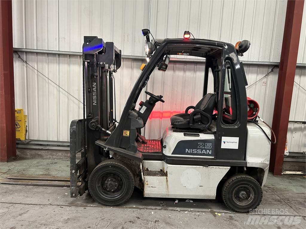 Nissan U1D2A25LQ Gas Stapler