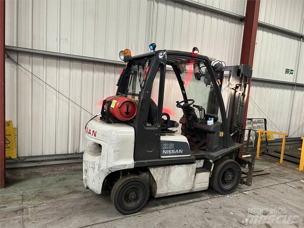 Nissan U1D2A25LQ Gas Stapler