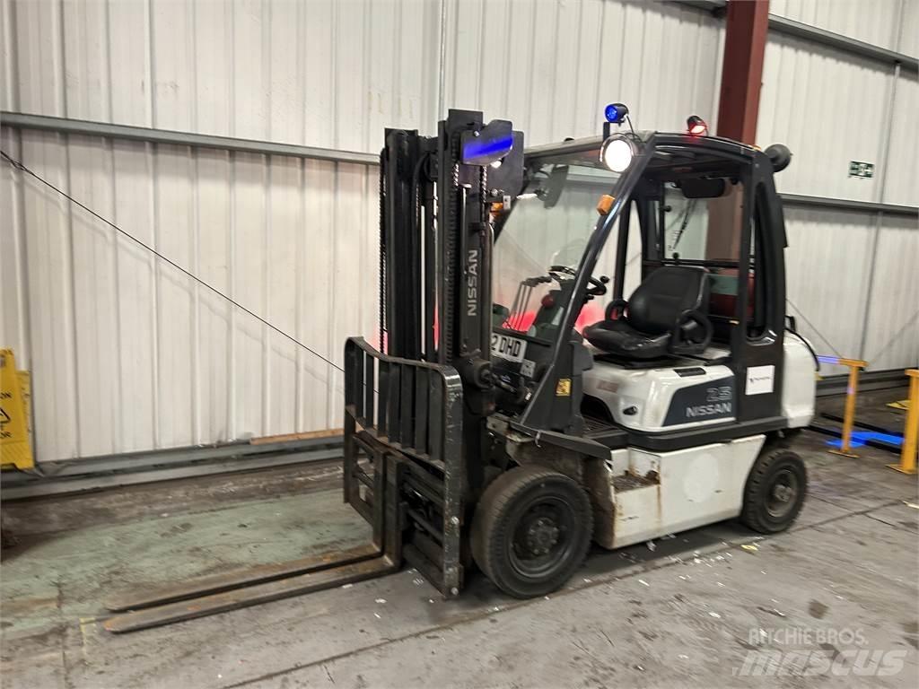 Nissan U1D2A25LQ Gas Stapler