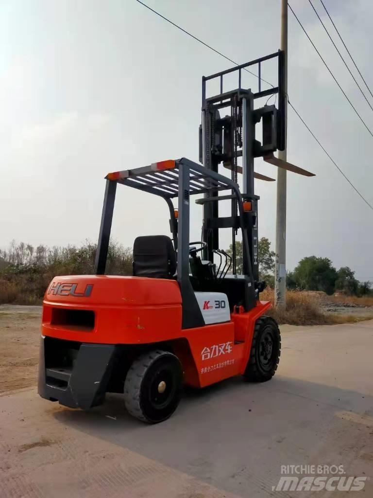 Heli CPCD 30 Diesel Stapler