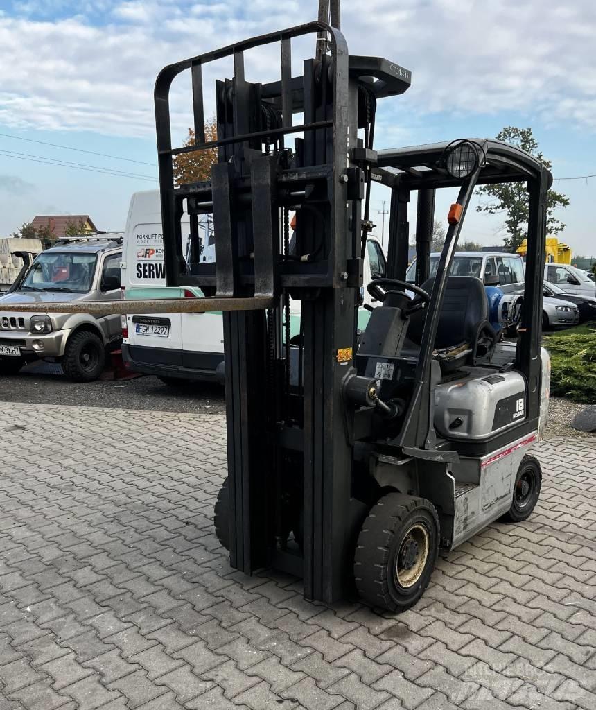 Nissan PD01A18PQ Gas Stapler