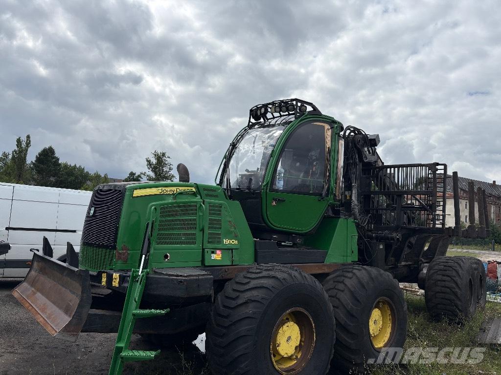 John Deere 1910E Forwarder