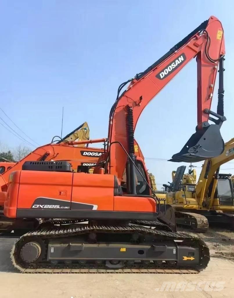 Doosan DX 225 LC Raupenbagger