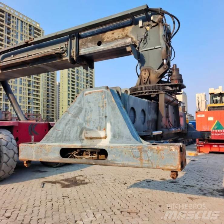 Kalmar DRD 450 Reach-Stacker