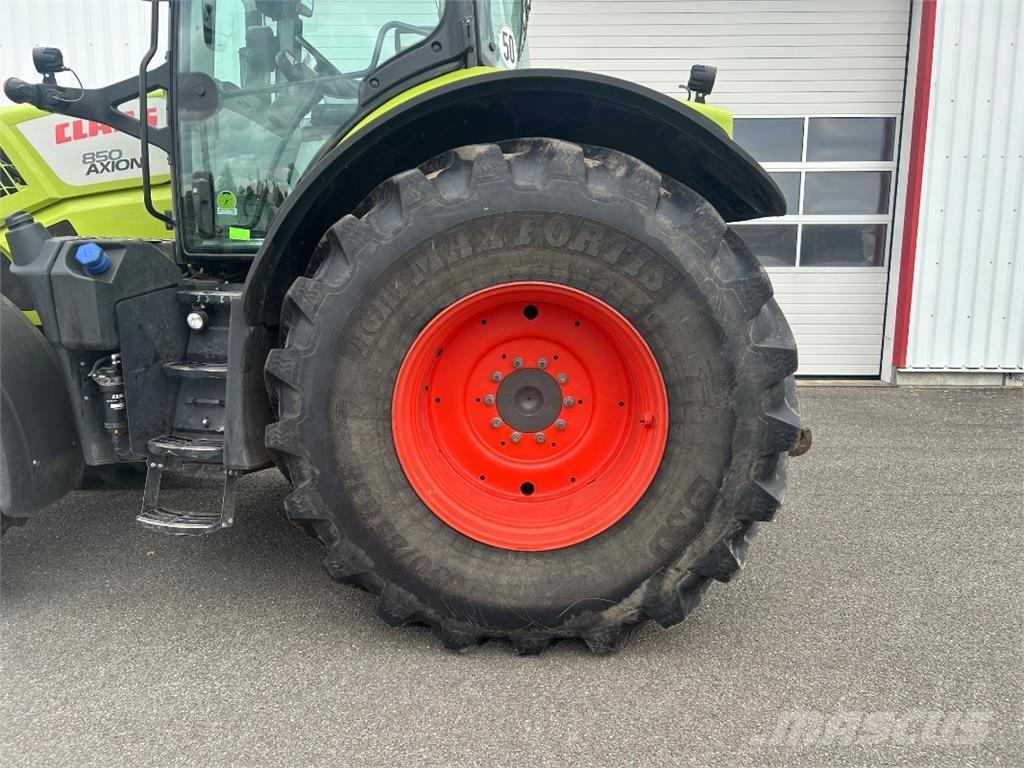 CLAAS Axion 850 Traktoren