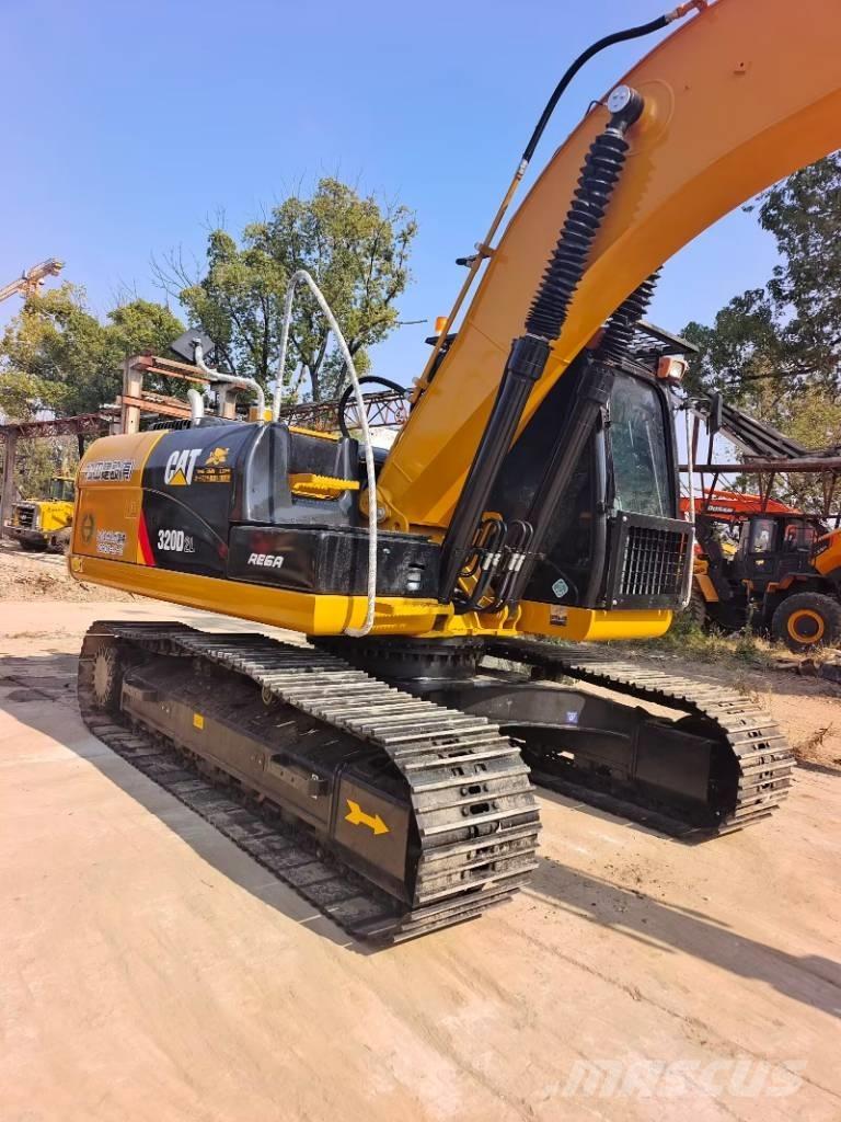 CAT 320 D2L Raupenbagger
