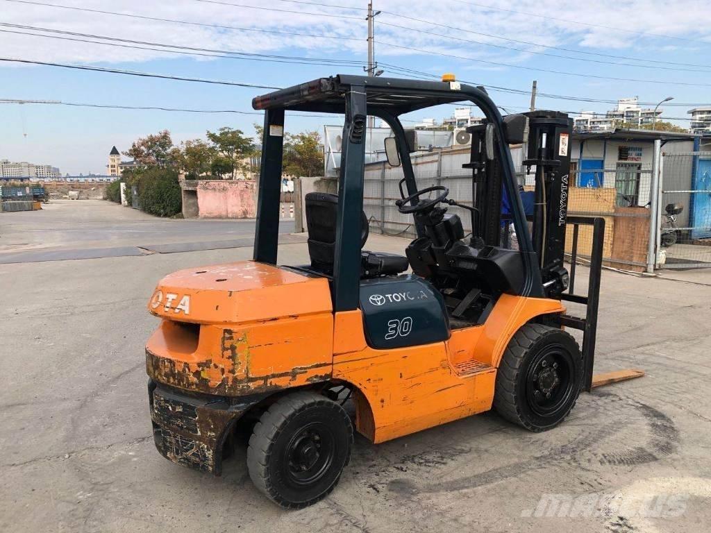 Toyota FD 30 Diesel Stapler