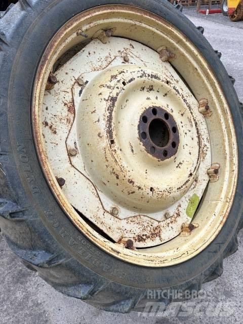 Dunlop 9.5R44 Reifen