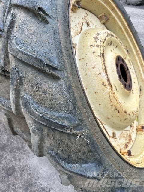 Dunlop 9.5R44 Reifen