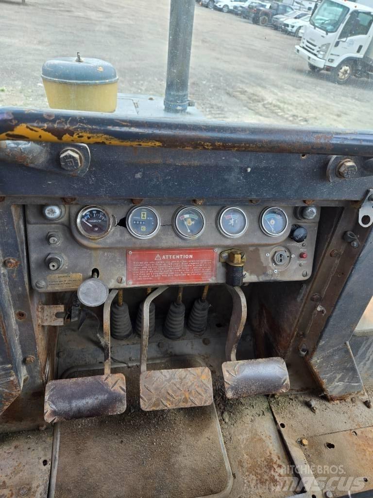 CAT D 3 B LGP Bulldozer