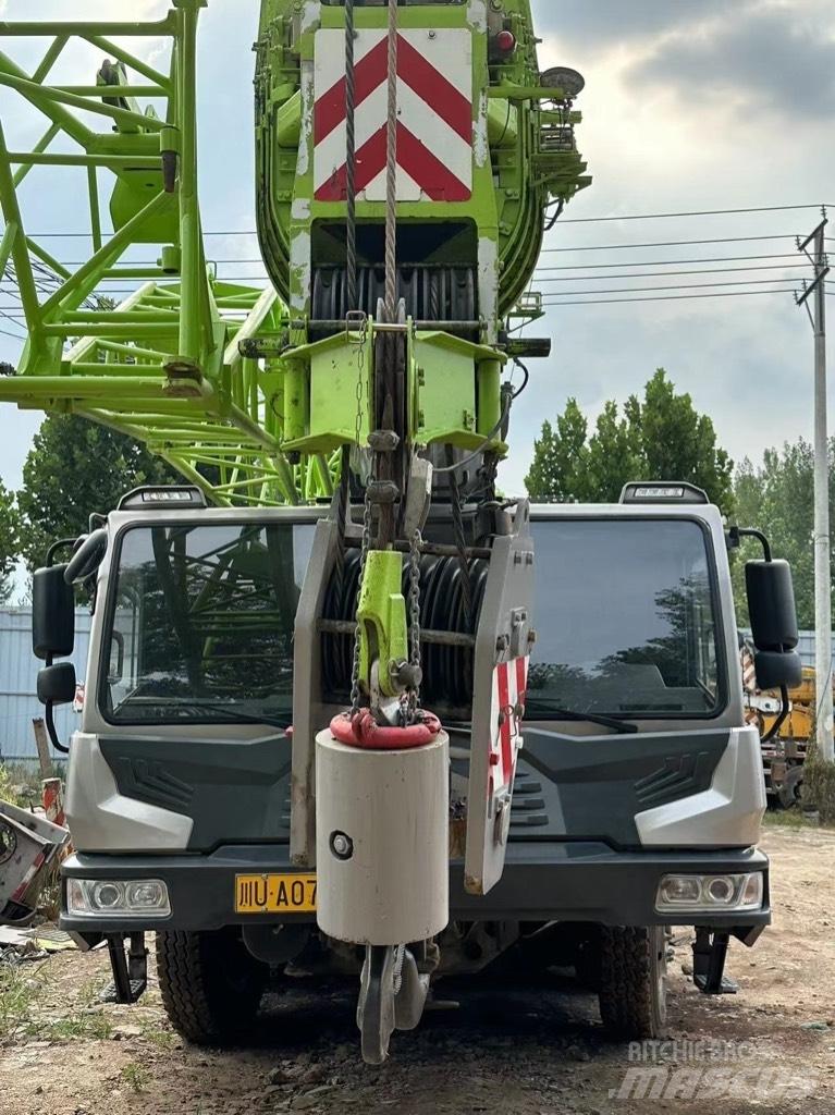 Zoomlion ZTC700 All-Terrain-Krane