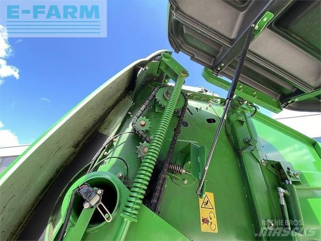 John Deere 864 Quaderpressen