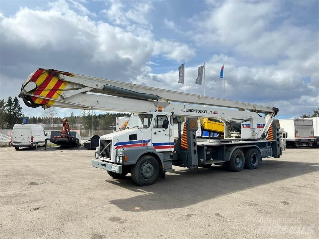 Volvo N12-1-V-6X2 Kranwagen