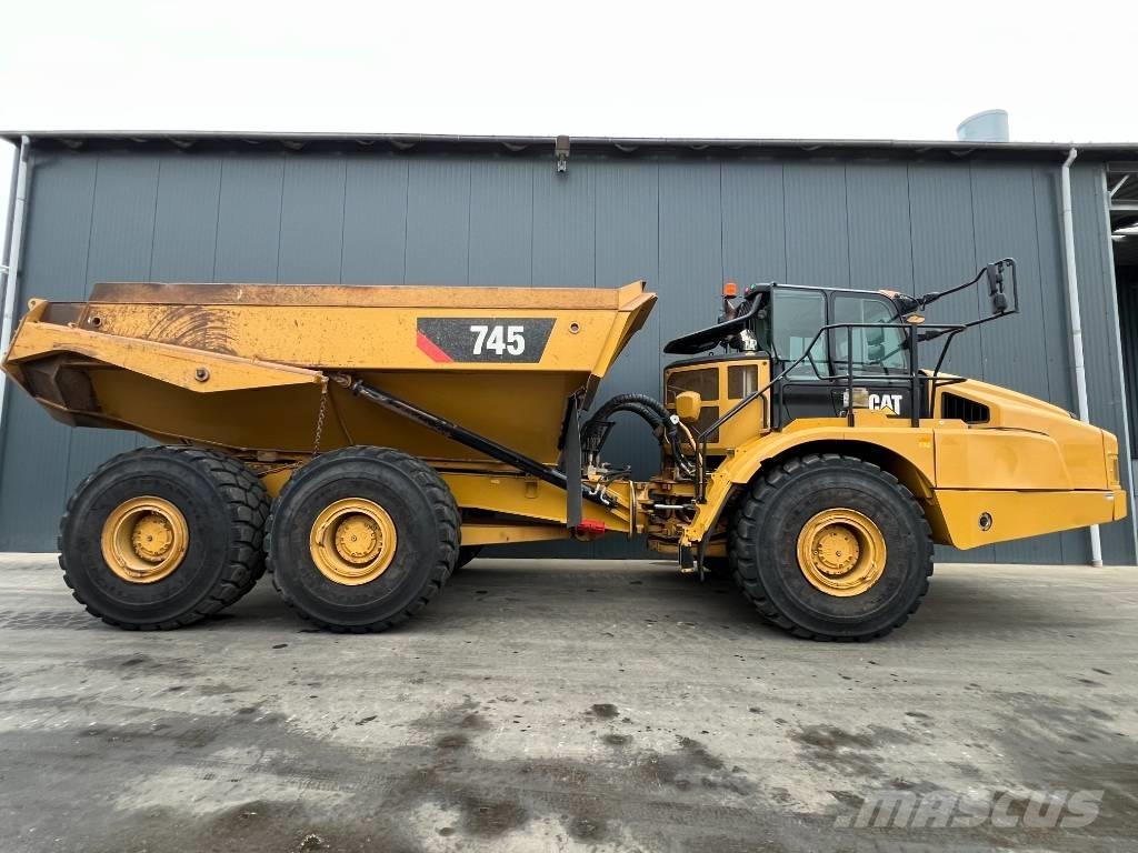 CAT 745 Dumper - Knickgelenk