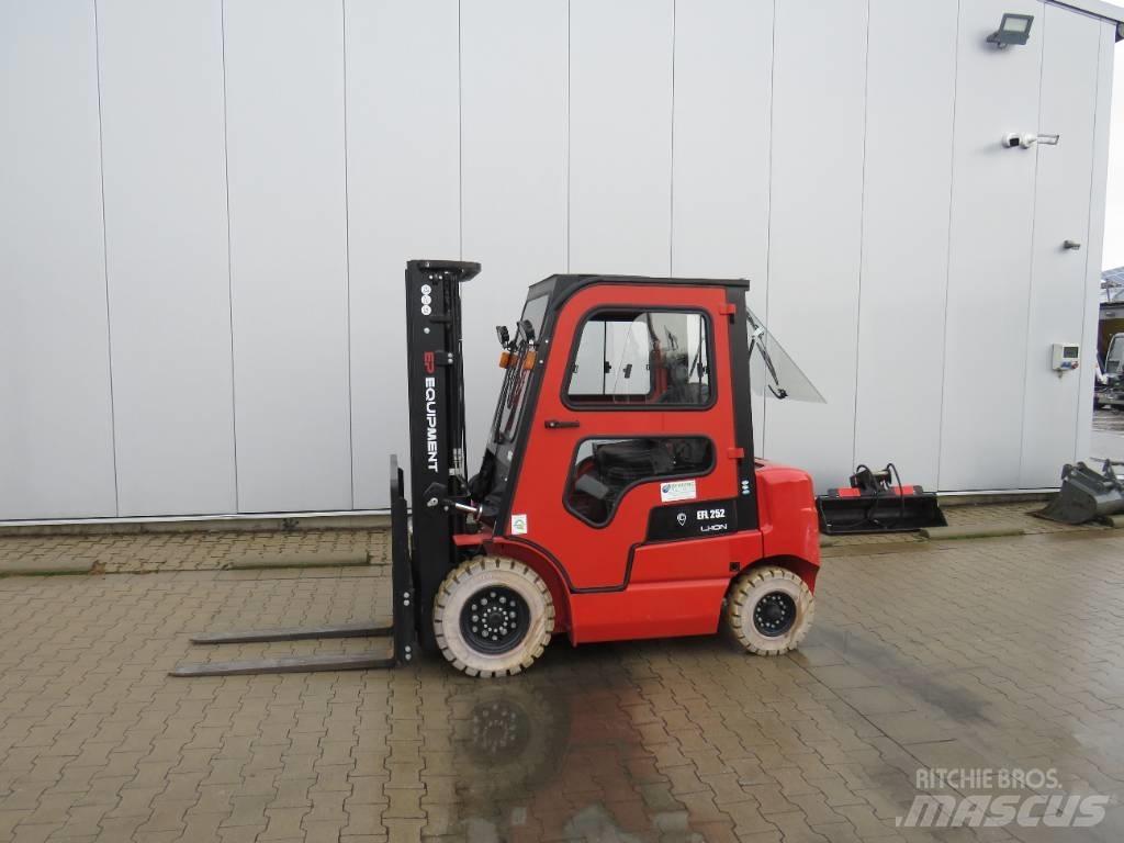 EP EFL252 Elektro Stapler