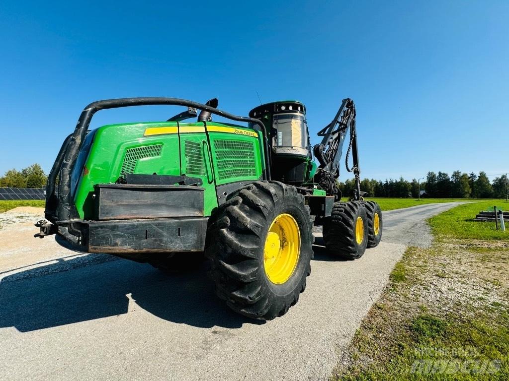 John Deere 1470 E Harvester