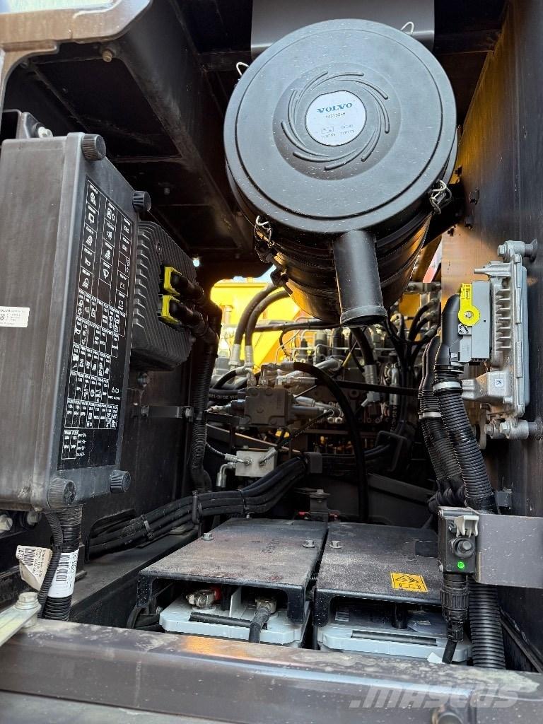 Volvo EC220E Raupenbagger