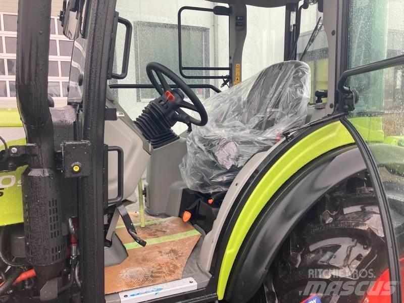 CLAAS NEXOS 240 S Traktoren