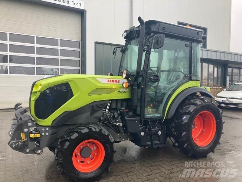 CLAAS NEXOS 240 S Traktoren