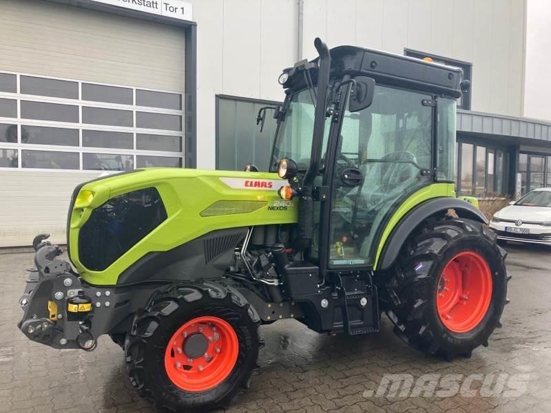 CLAAS NEXOS 240 S Traktoren