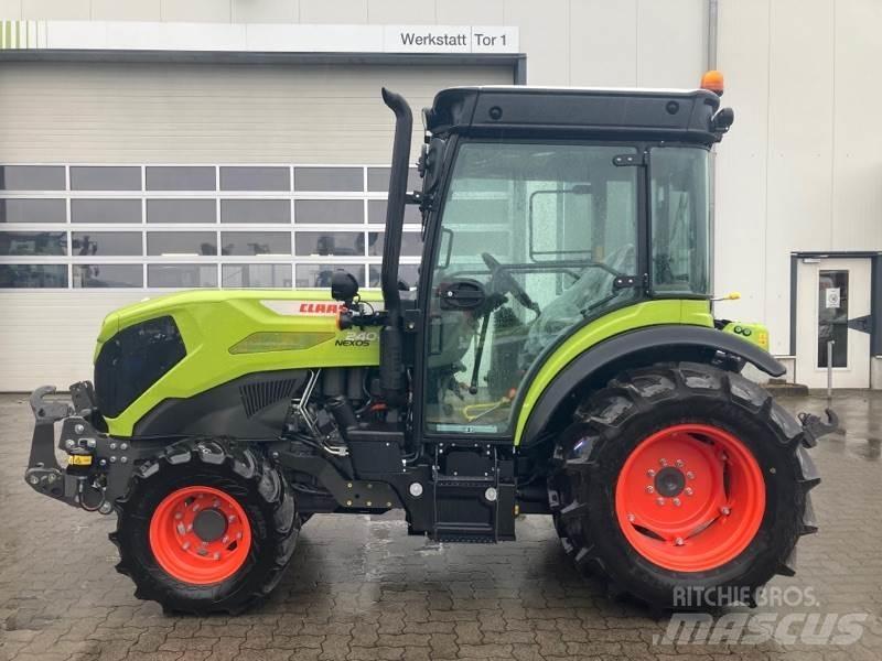 CLAAS NEXOS 240 S Traktoren