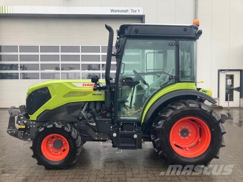 CLAAS NEXOS 240 S Traktoren