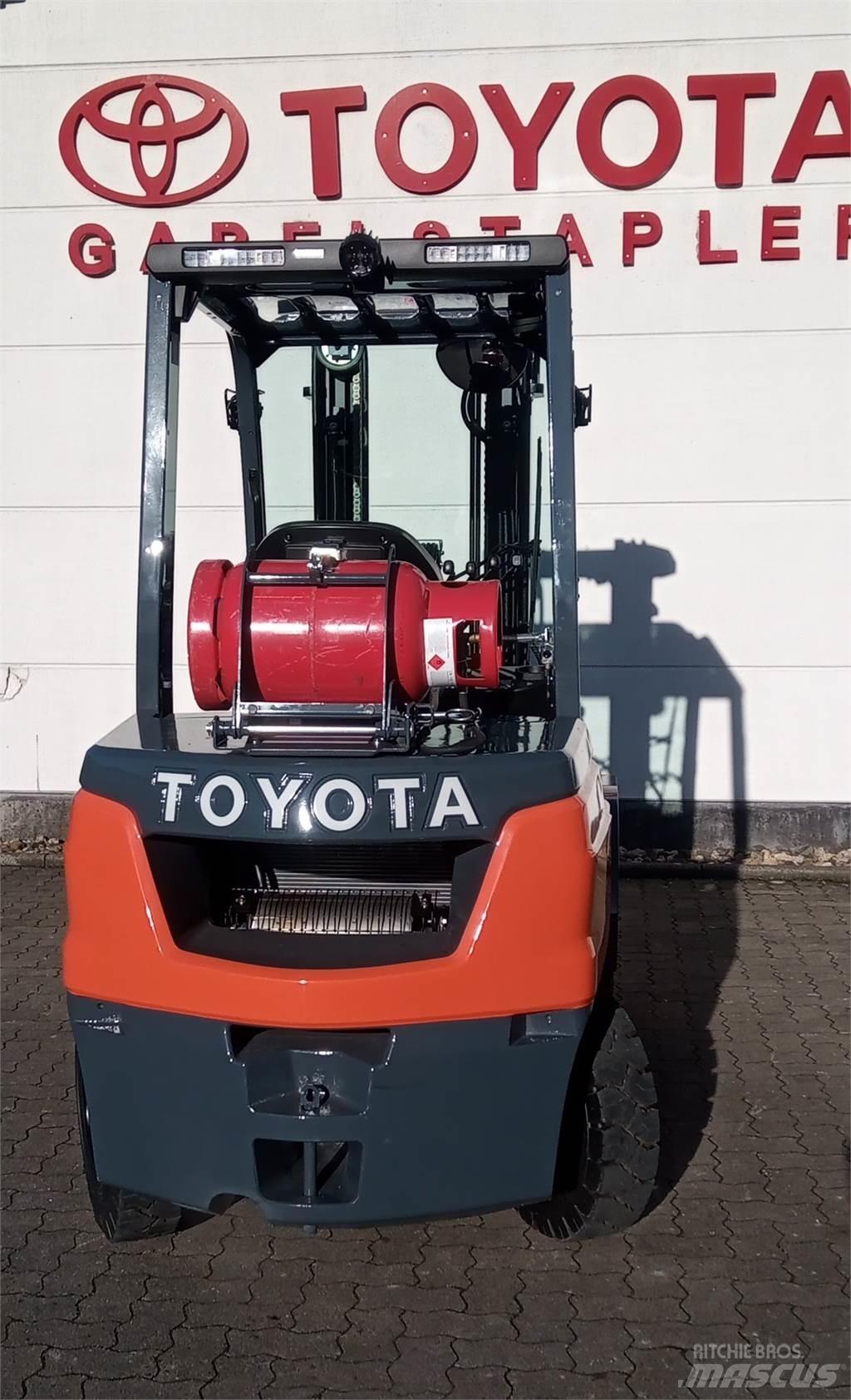 Toyota 02-8FGF30 Gas Stapler