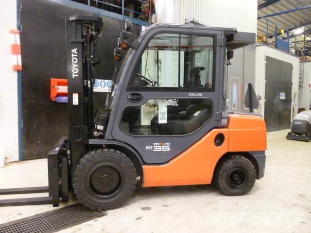 Toyota 52 - 2 - FDJF 35 Diesel Stapler
