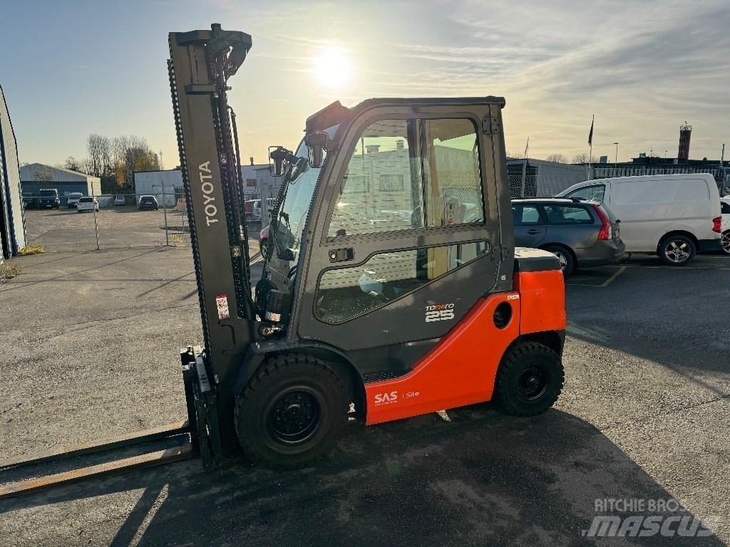 Toyota 52-8FDF25 Diesel Stapler