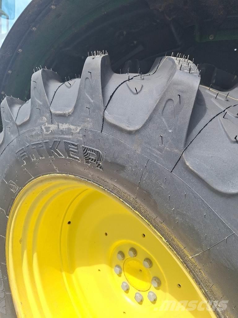 John Deere 6110R Traktoren