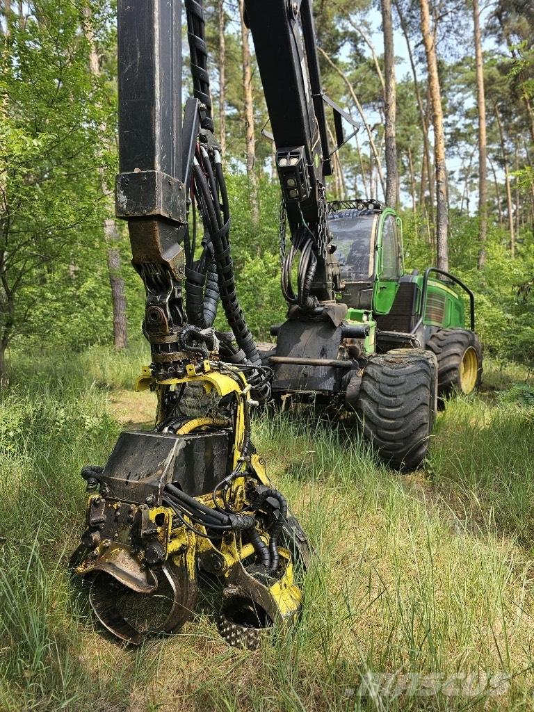 John Deere 1270 E Harvester