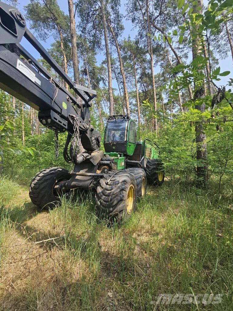 John Deere 1270 E Harvester