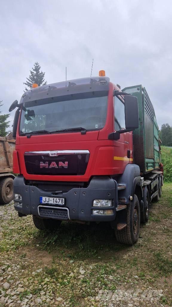 MAN TGS + Neuson 1266 Holzhäcksler