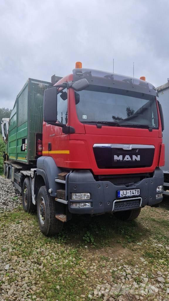 MAN TGS + Neuson 1266 Holzhäcksler