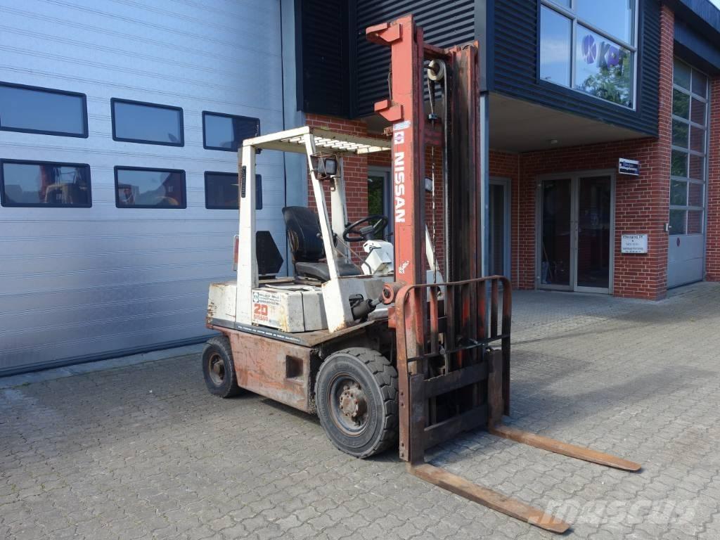 Nissan EH 02 A 20U Diesel Stapler