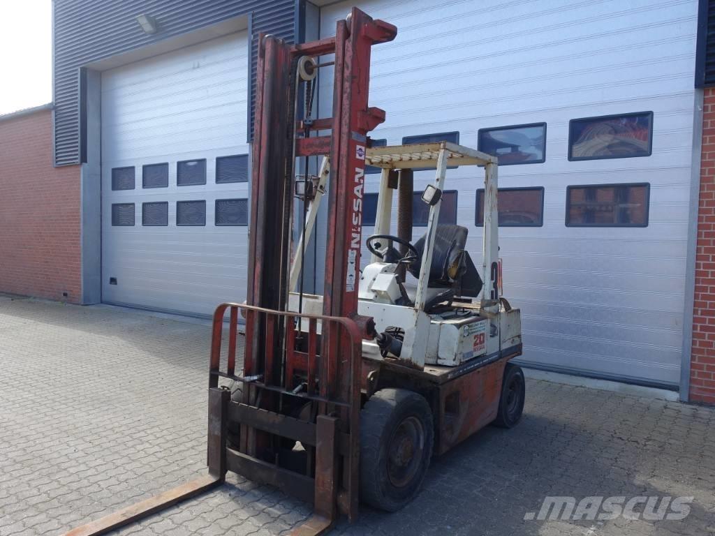 Nissan EH 02 A 20U Diesel Stapler