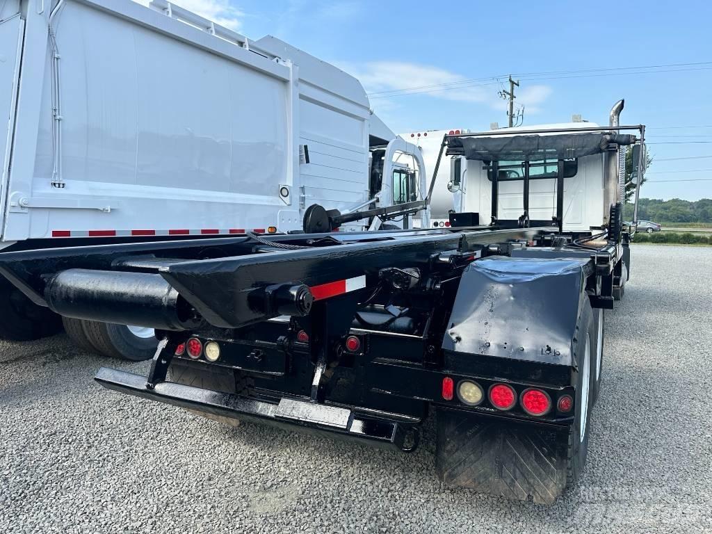 Mack CV 713 Absetzkipper
