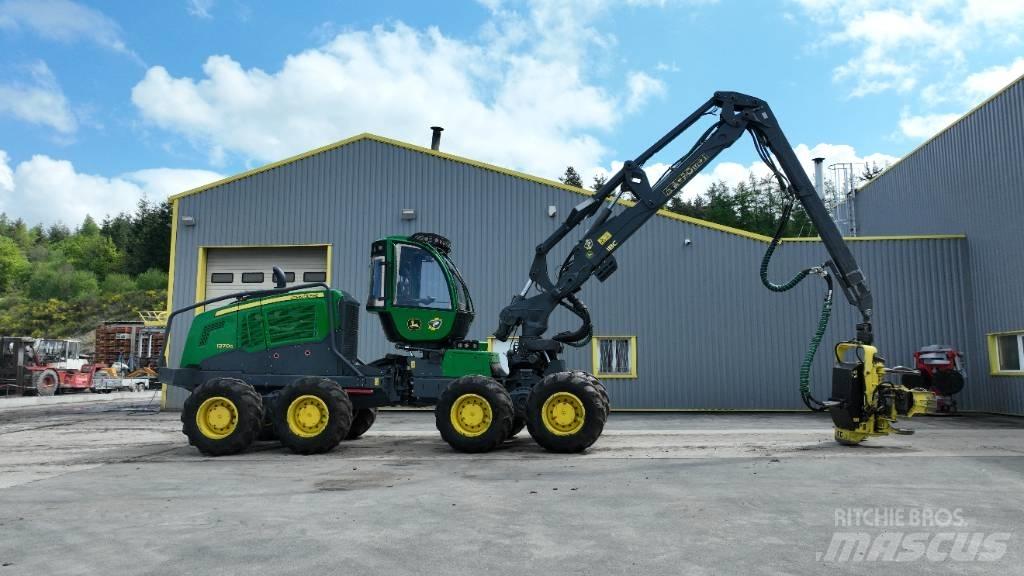 John Deere 1270 G Harvester