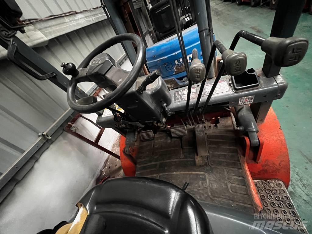 Heli CPCD 30 Diesel Stapler