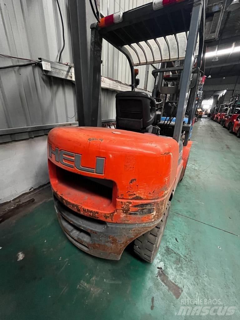 Heli CPCD 30 Diesel Stapler