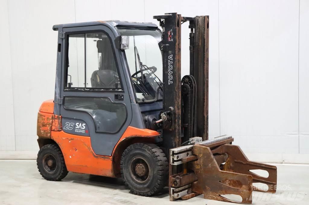 Toyota 62-7FDF25 Diesel Stapler