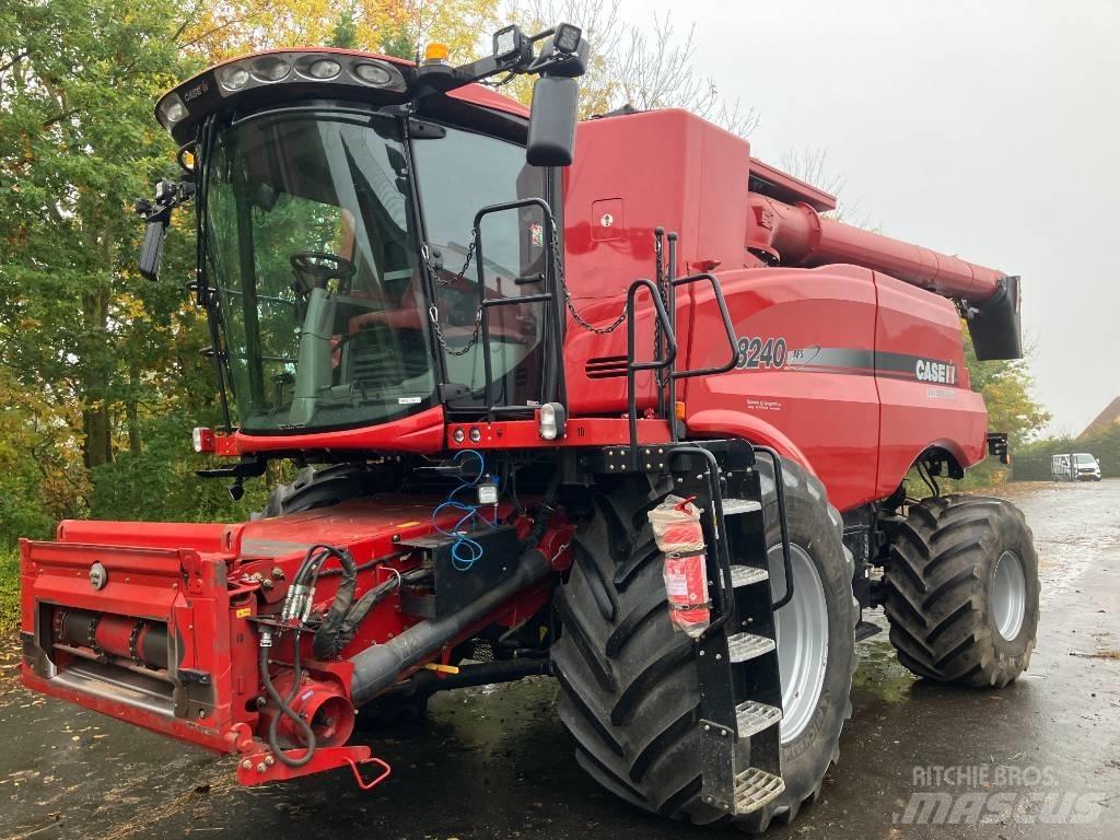 Case IH Axial 8240 Mähdrescher