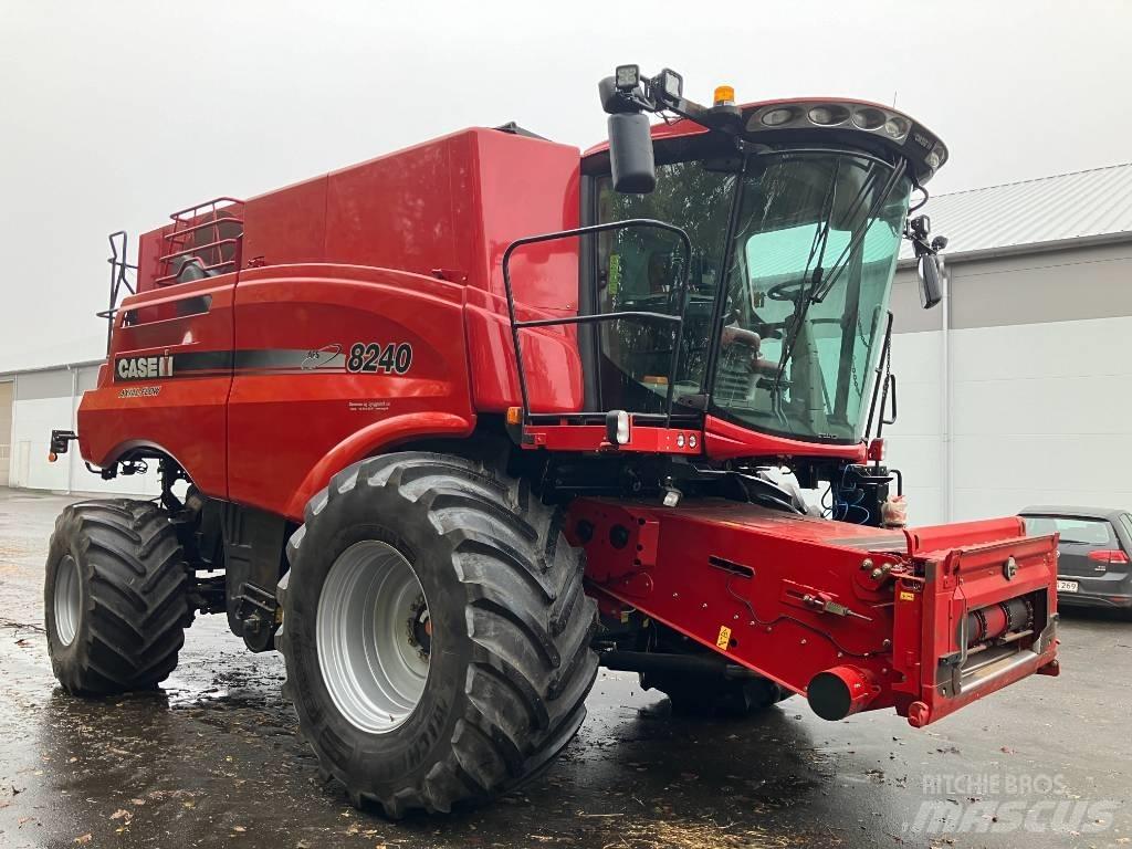 Case IH Axial 8240 Mähdrescher
