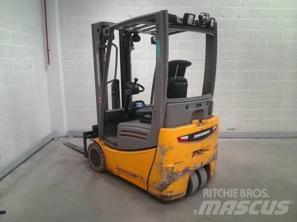 Jungheinrich EFG 215 Elektro Stapler
