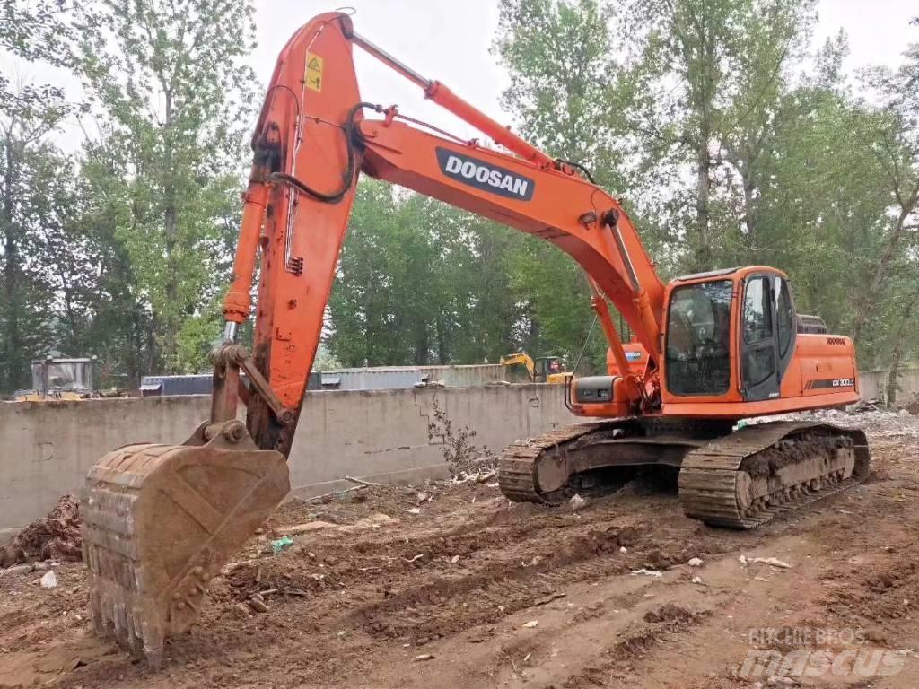 Doosan DX 300 LC Raupenbagger