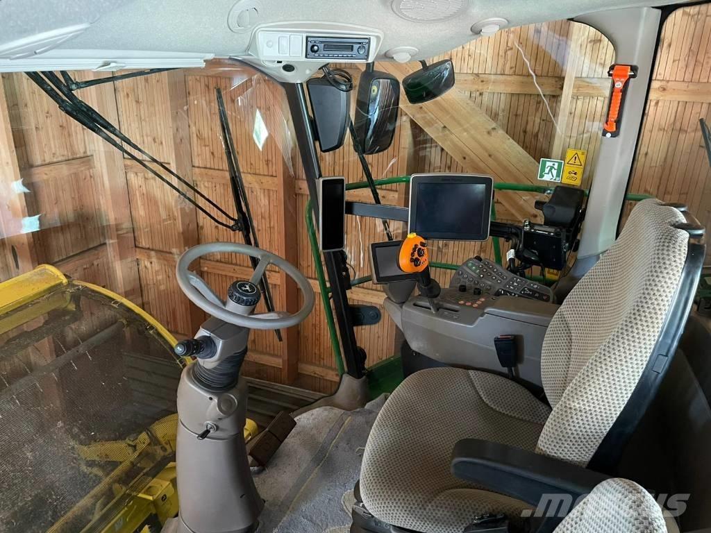 John Deere 8300 Selbstfahrende Häcksler